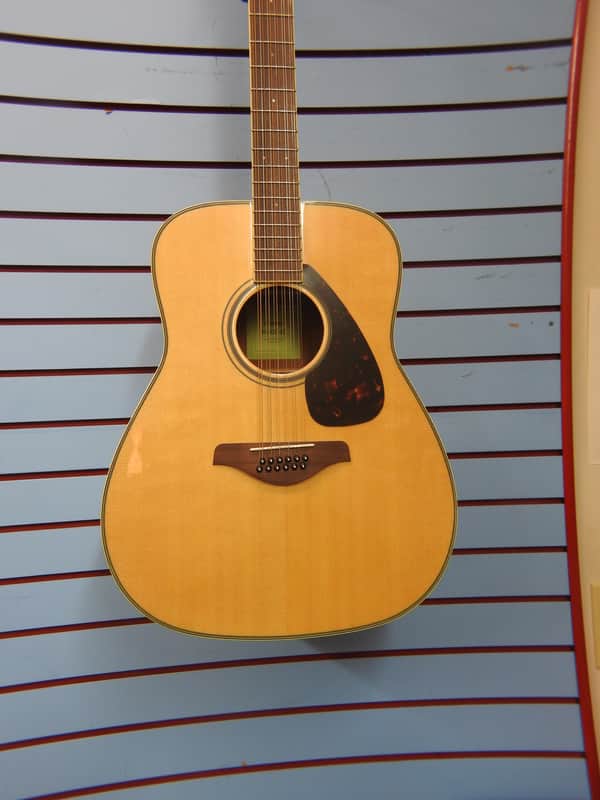Yamaha FG-820-12