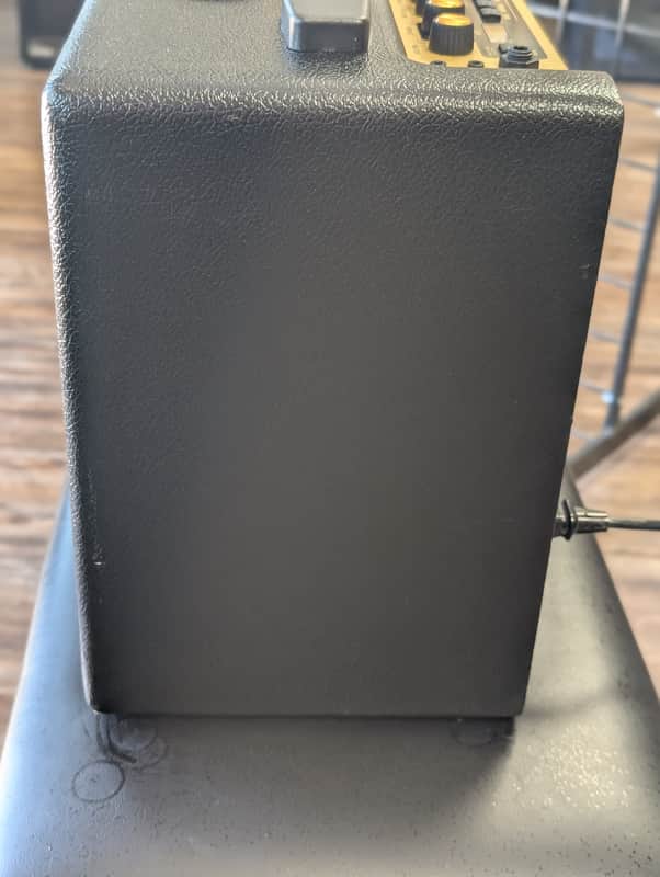 Marshall CODE25 25W 1x10 Modeling Guitar Combo Amp with Bluetooth. MINT - Image 3